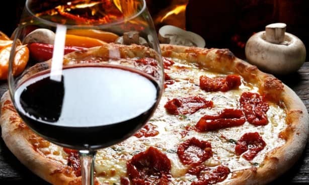 Che vino abbinare alla pizza? Ecco i nostri consigli