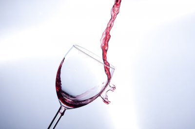 Il vino mantiene giovani: cosa dice la scienza