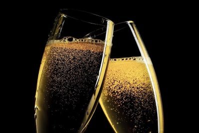 Perchè lo champagne, il prosecco e gli spumanti hanno le bolle?